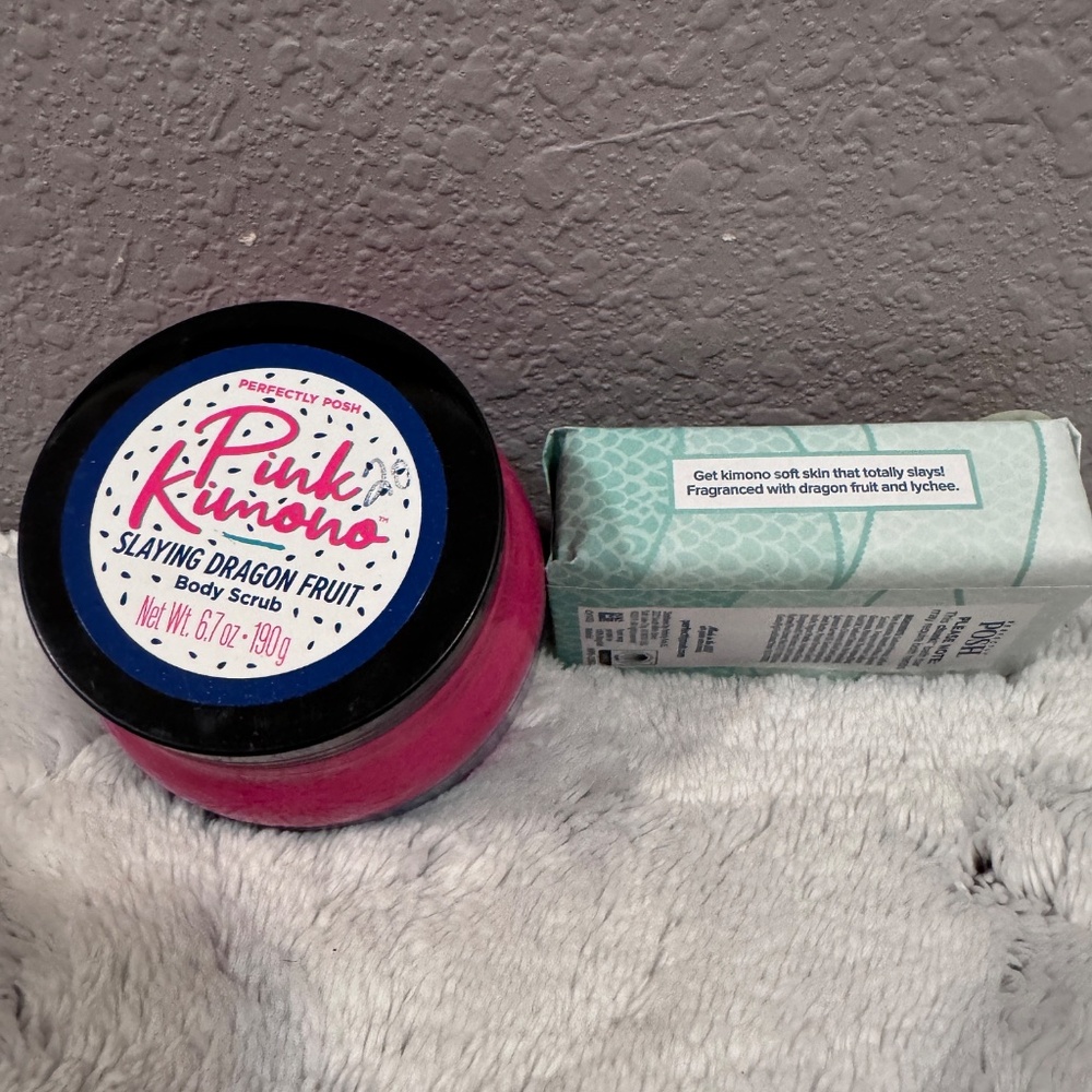 Perfectly Posh~Pink Kimono Slaying Dragon Fruit Bundle~New/Sealed - Picture 2 of 7